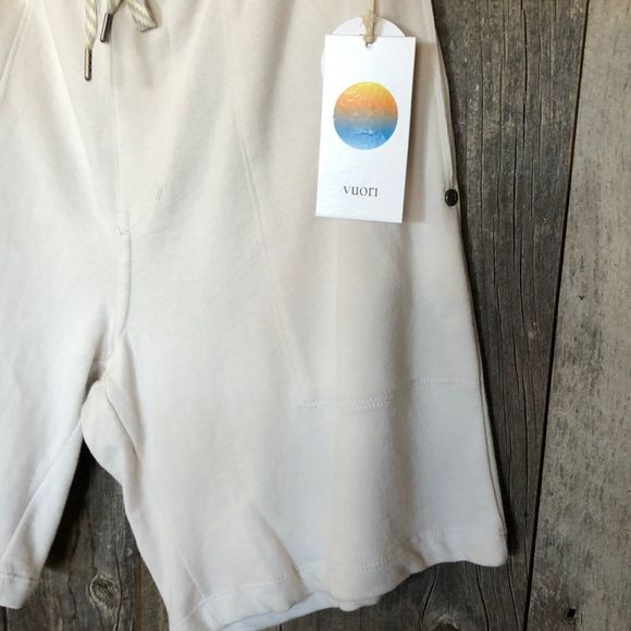 NWT ⛰ Vuori | Vital Short - Salt - Picture 6 of 12